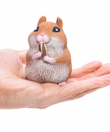 Alternative view of Chonky Cheeks Hamster